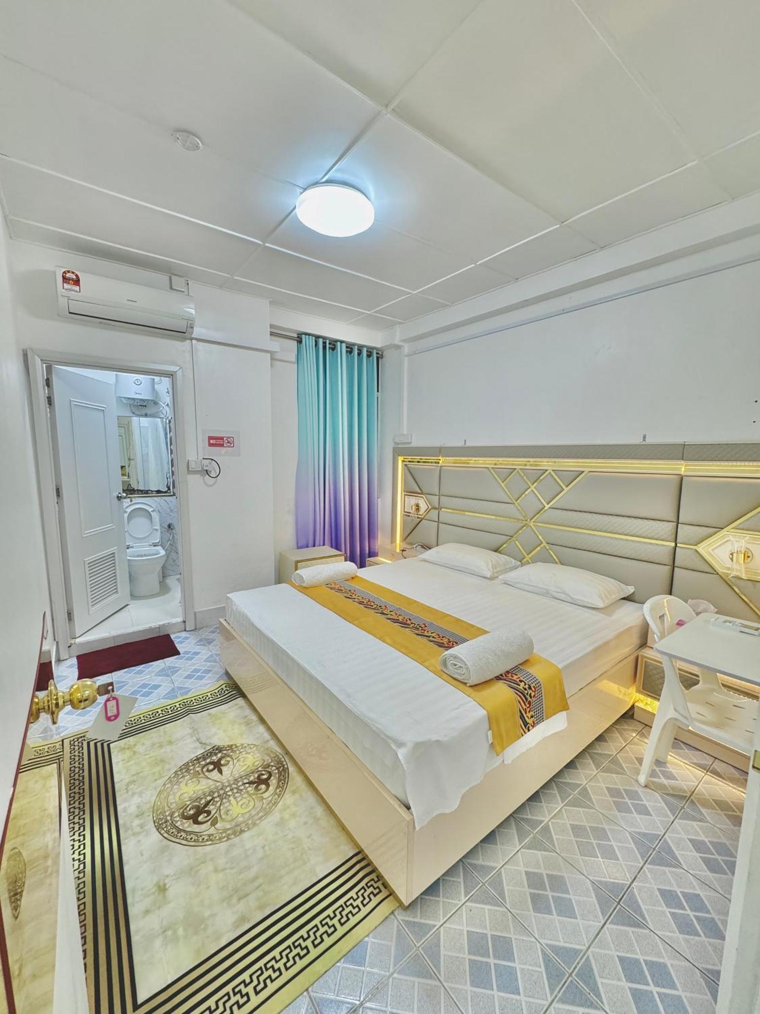 Ontrack Travel - *